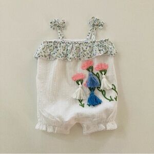 MUDPIE EUC Girls 100% Cotton Muslin Embroidered Tassel Flower Ruffle Trim Bubble